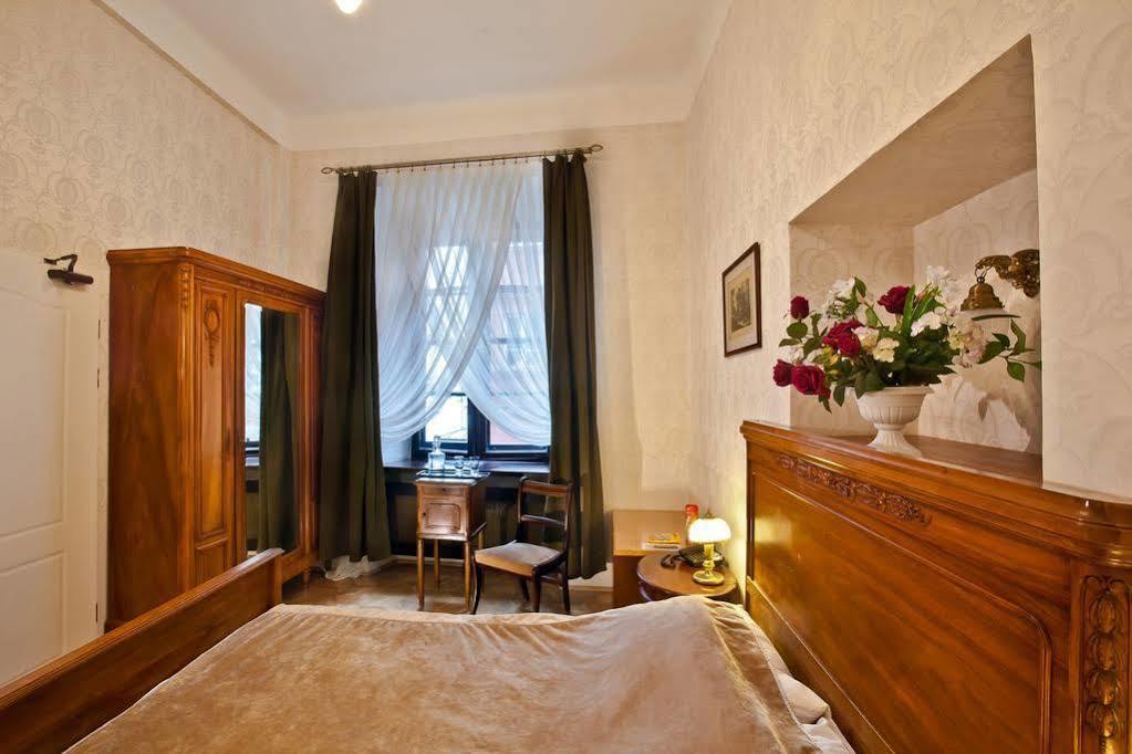 Castle Inn Warsaw Exterior photo